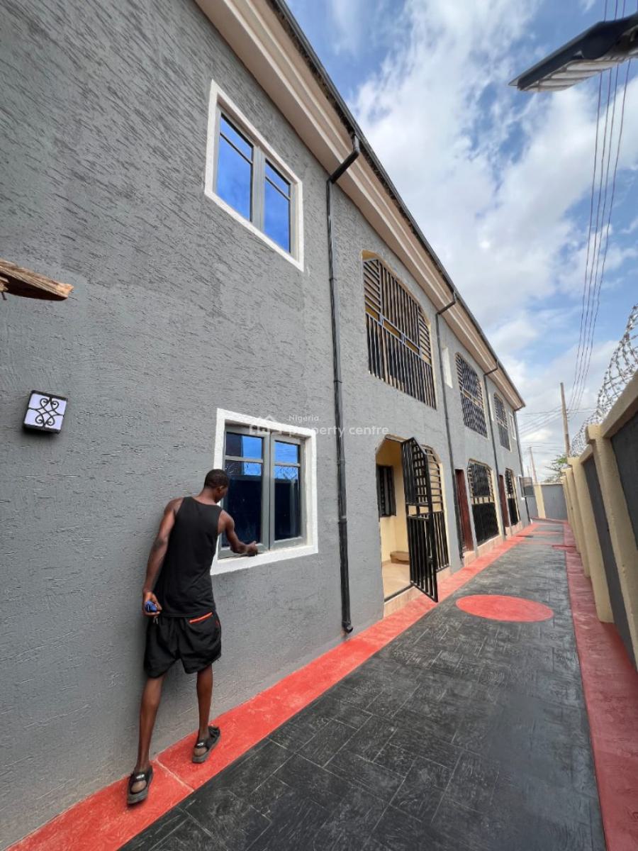 Luxury 2-bedrooms Apartments, El Shaddai After Barracks Road, Ojoo, Ibadan, Oyo, Flat / Apartment for Rent