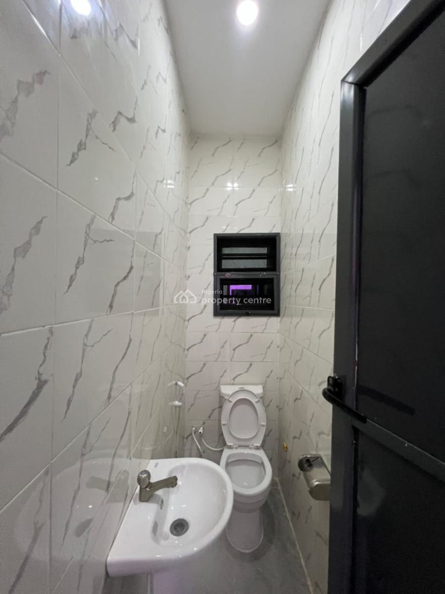 Luxury 2-bedrooms Apartments, El Shaddai After Barracks Road, Ojoo, Ibadan, Oyo, Flat / Apartment for Rent