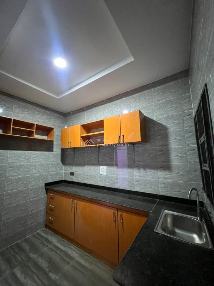 Luxury 2-bedrooms Apartments, El Shaddai After Barracks Road, Ojoo, Ibadan, Oyo, Flat / Apartment for Rent