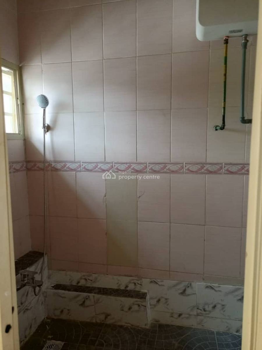 Serviced 3 Bedrooms Apartment Upstairs Floor with Big Spacious Parlour, Idado Estate Lekki, Idado, Lekki, Lagos, Flat / Apartment for Rent