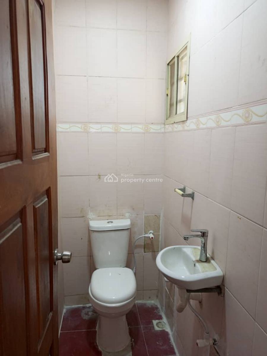 Serviced 3 Bedrooms Apartment Upstairs Floor with Big Spacious Parlour, Idado Estate Lekki, Idado, Lekki, Lagos, Flat / Apartment for Rent