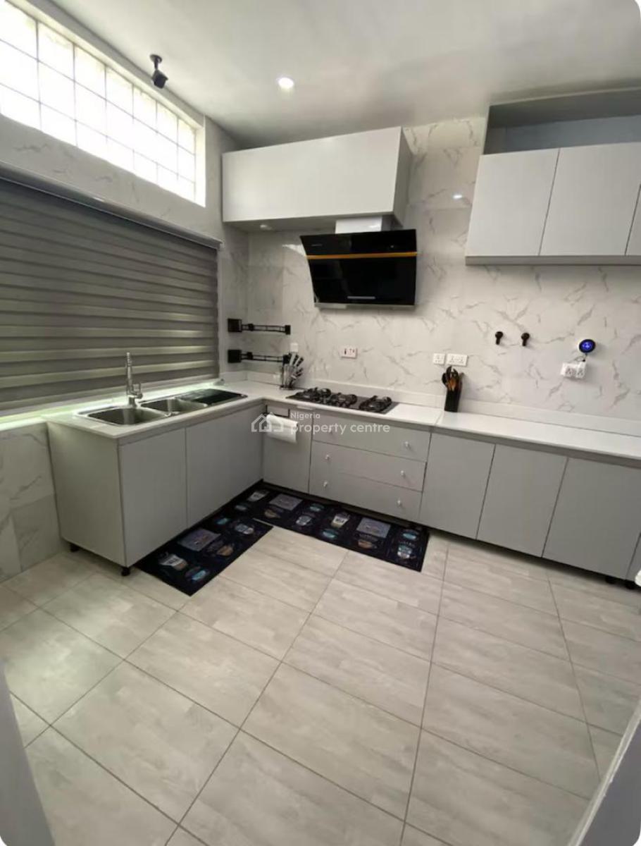 Furnished 3bedroom Flat Upstairs with a Room Bq, Lekki Phase 1, Lekki, Lagos, Flat / Apartment for Rent