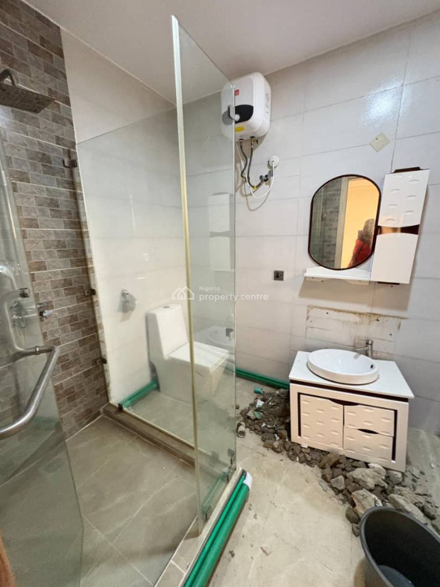 Over Spacious Luxury Standard Masters Bedroom with Kitchen, Orchid Road, Lekki, Lagos, Flat / Apartment for Rent