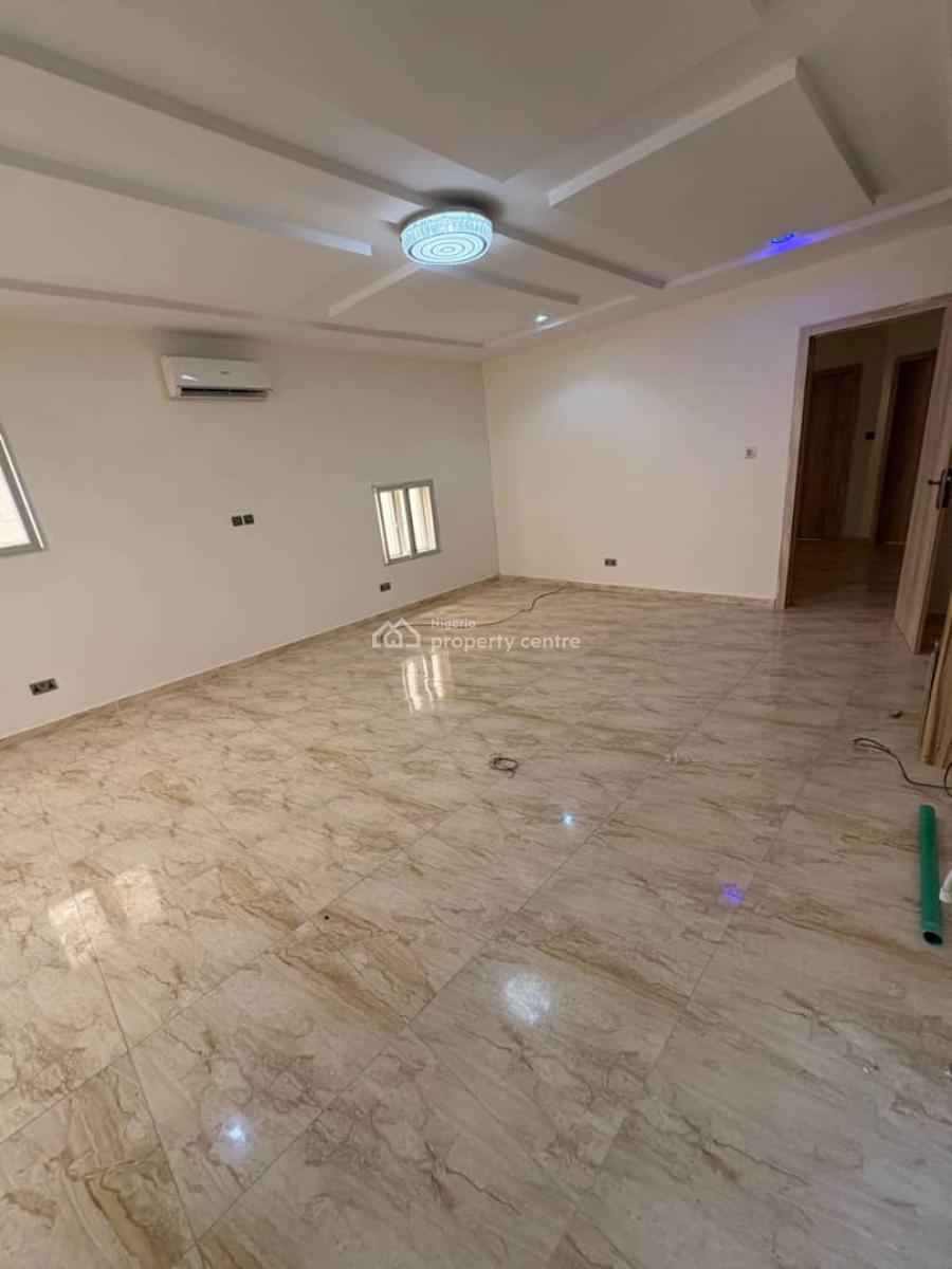 Over Spacious Luxury Standard Masters Bedroom with Kitchen, Orchid Road, Lekki, Lagos, Flat / Apartment for Rent