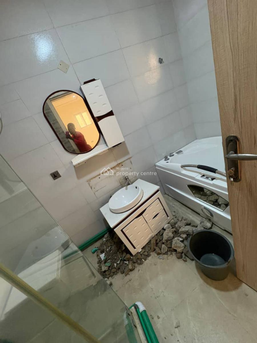 Over Spacious Luxury Standard Masters Bedroom with Kitchen, Orchid Road, Lekki, Lagos, Flat / Apartment for Rent