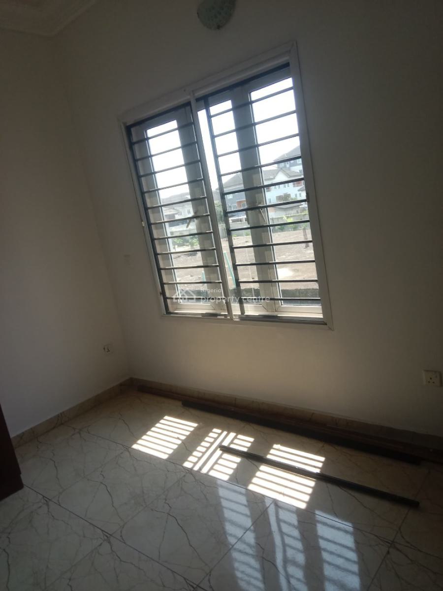Service 3 Bedroom Flat ( Upstair ), Lekki Right, Lekki, Lagos, Flat / Apartment for Rent