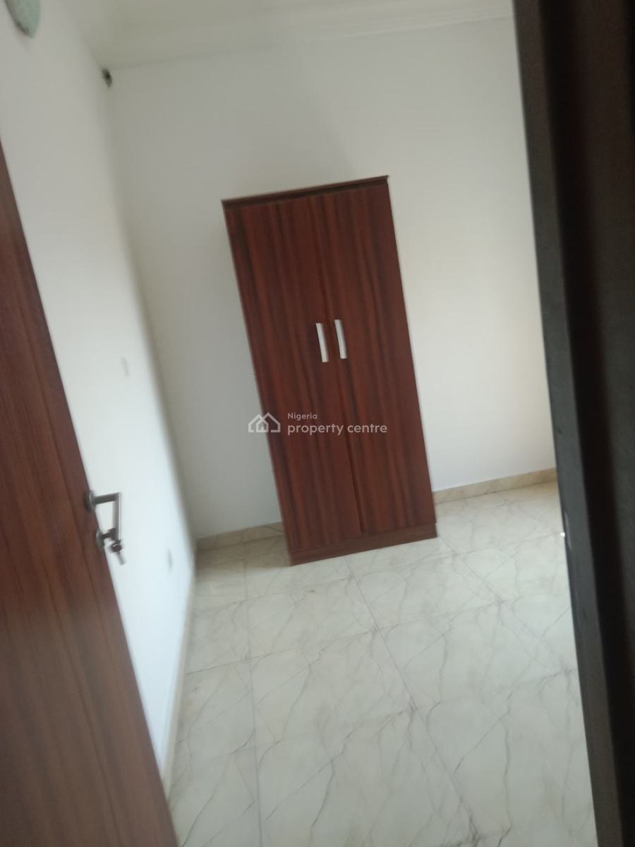 Service 3 Bedroom Flat ( Upstair ), Lekki Right, Lekki, Lagos, Flat / Apartment for Rent