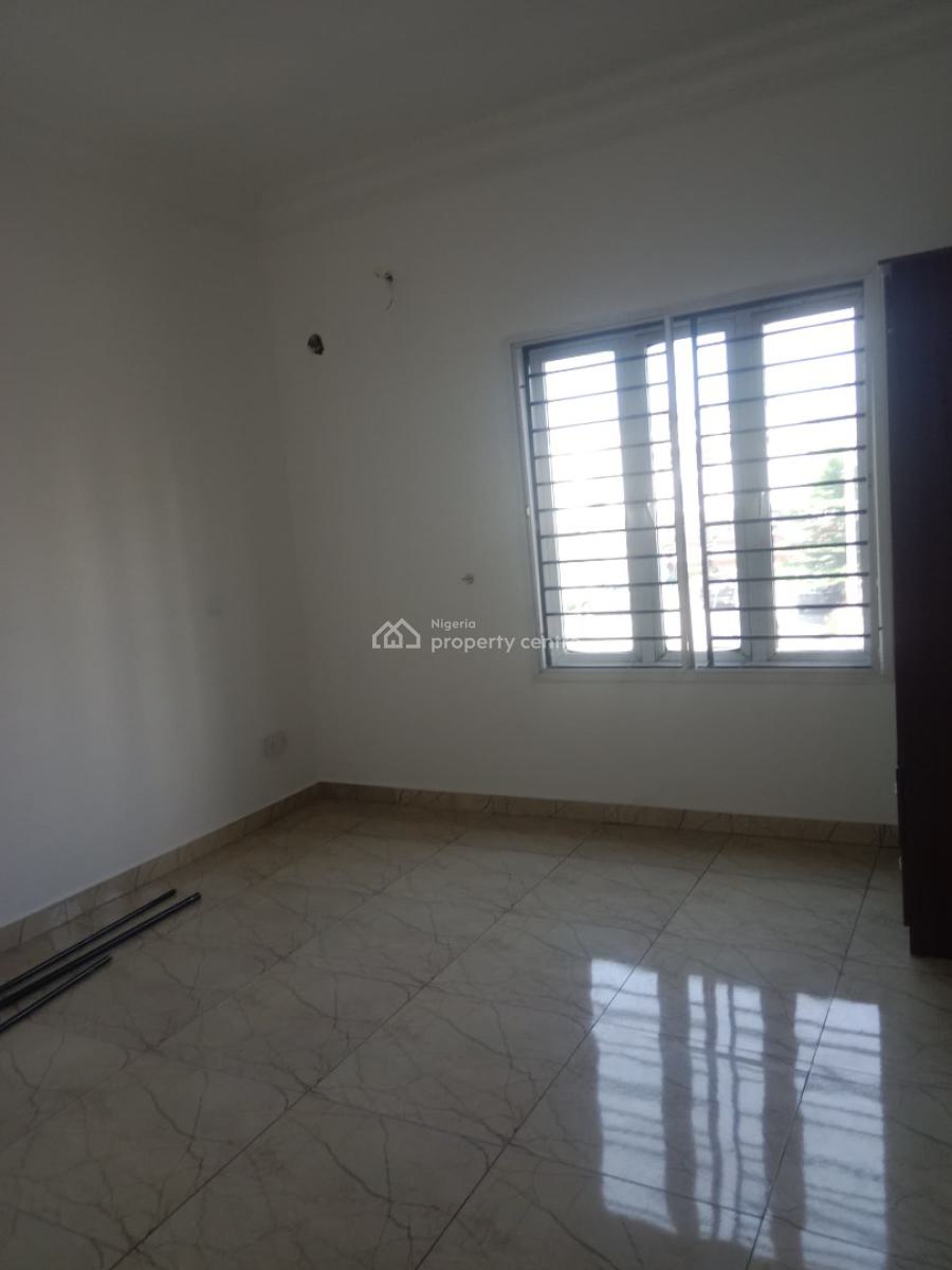 Service 3 Bedroom Flat ( Upstair ), Lekki Right, Lekki, Lagos, Flat / Apartment for Rent