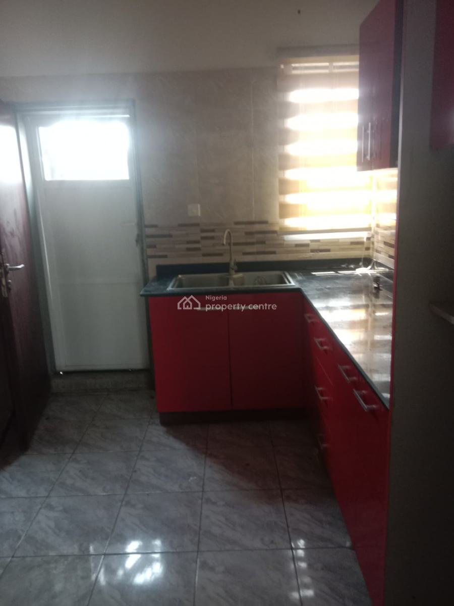 Service 3 Bedroom Flat ( Upstair ), Lekki Right, Lekki, Lagos, Flat / Apartment for Rent