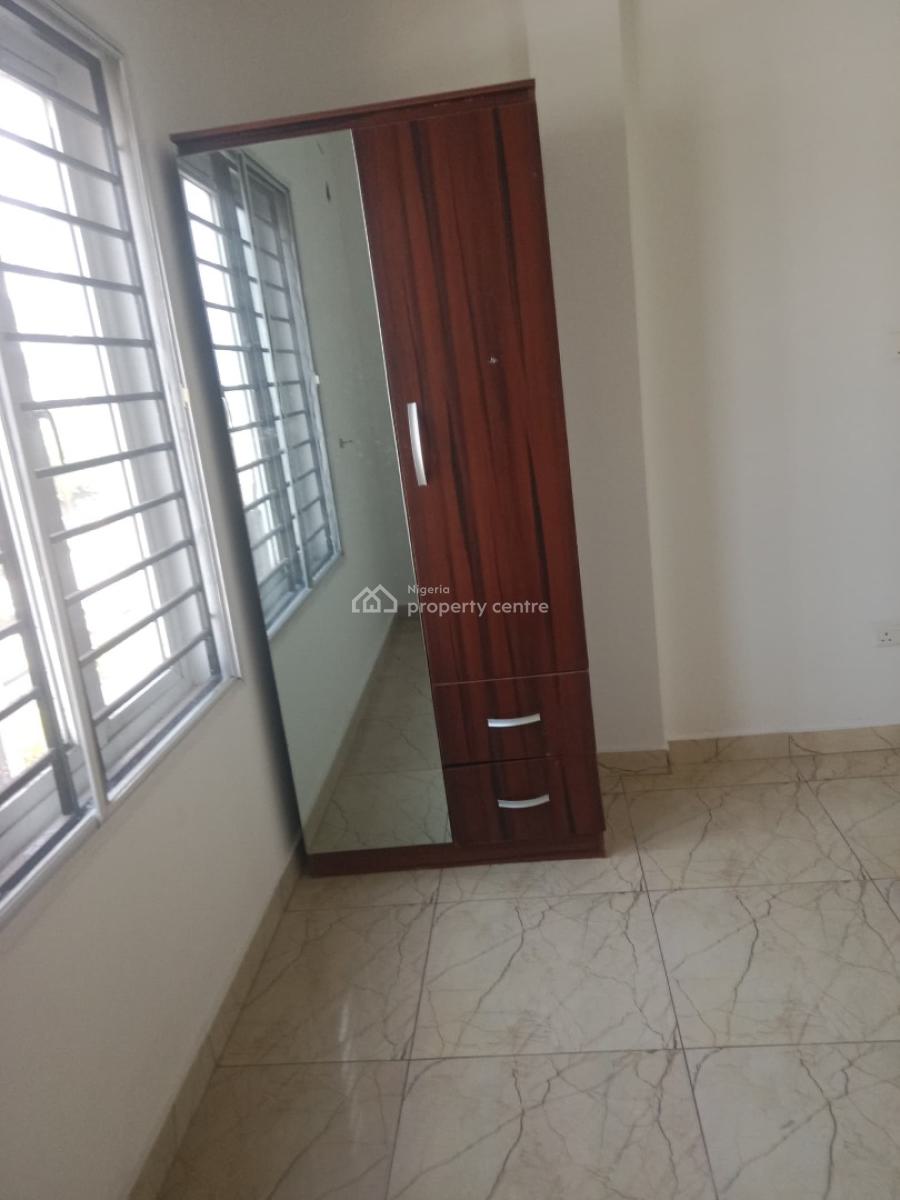 Service 3 Bedroom Flat ( Upstair ), Lekki Right, Lekki, Lagos, Flat / Apartment for Rent
