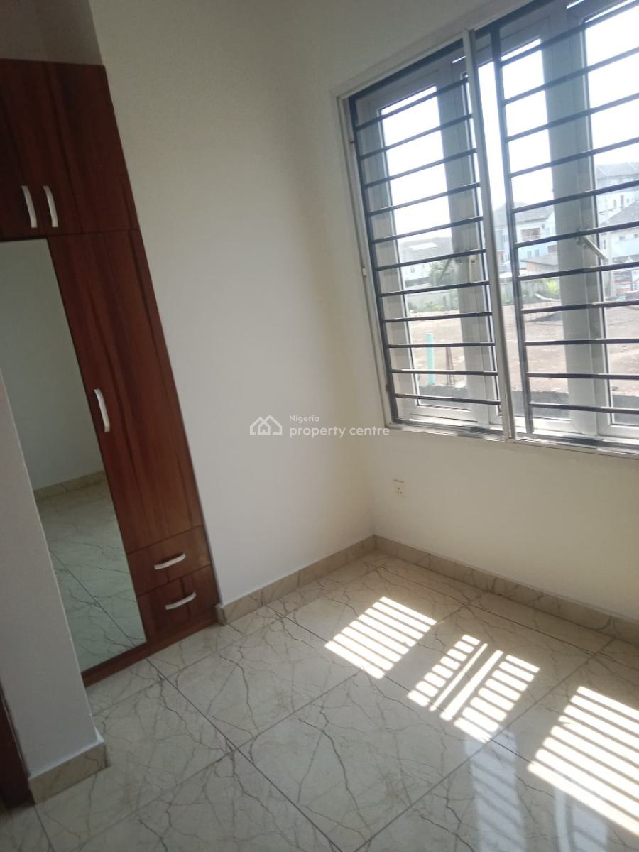 Service 3 Bedroom Flat ( Upstair ), Lekki Right, Lekki, Lagos, Flat / Apartment for Rent