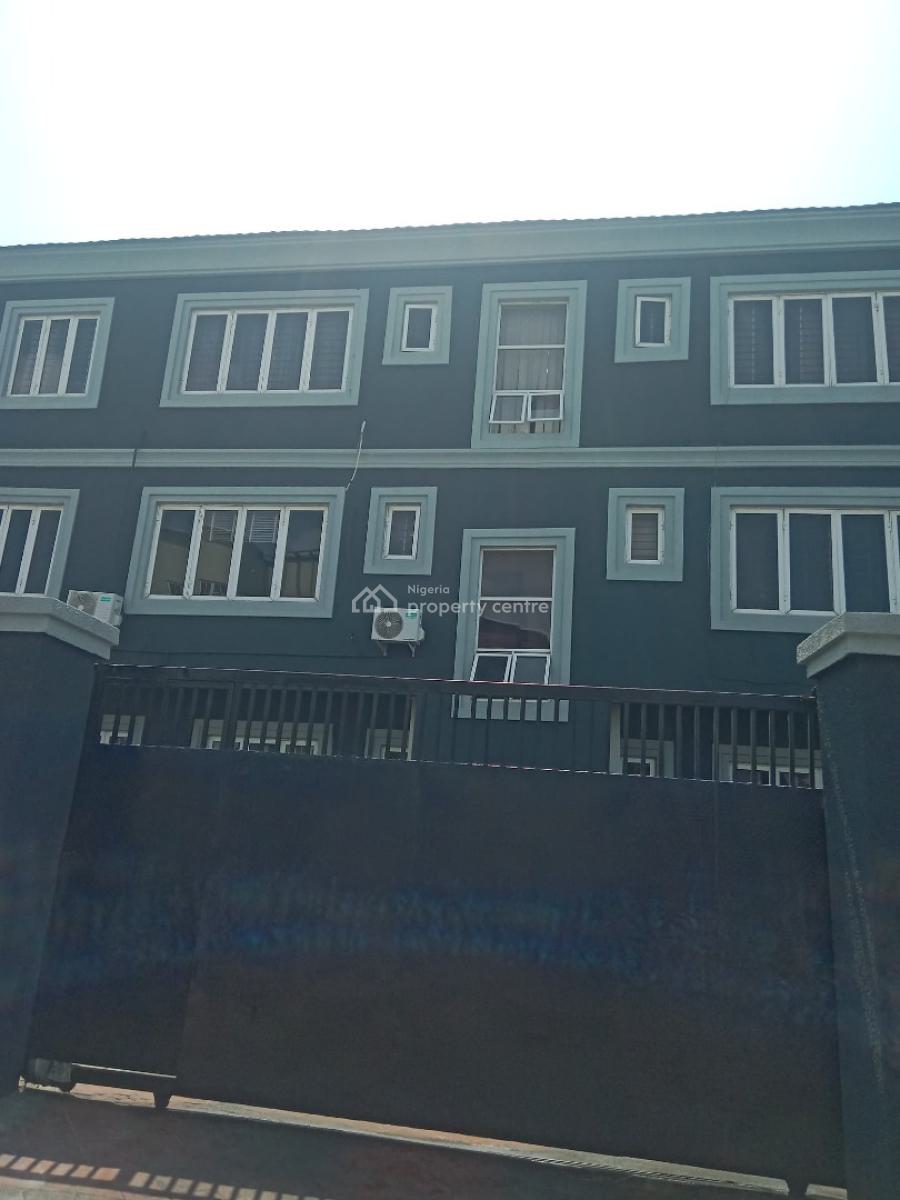 Service 3 Bedroom Flat ( Upstair ), Lekki Right, Lekki, Lagos, Flat / Apartment for Rent