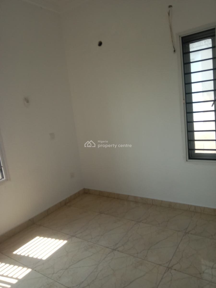 Service 3 Bedroom Flat ( Upstair ), Lekki Right, Lekki, Lagos, Flat / Apartment for Rent