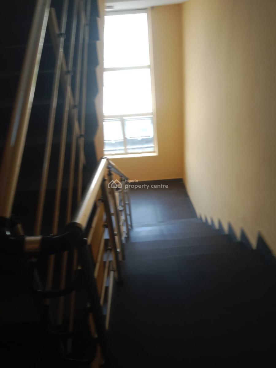 Service 3 Bedroom Flat ( Upstair ), Lekki Right, Lekki, Lagos, Flat / Apartment for Rent