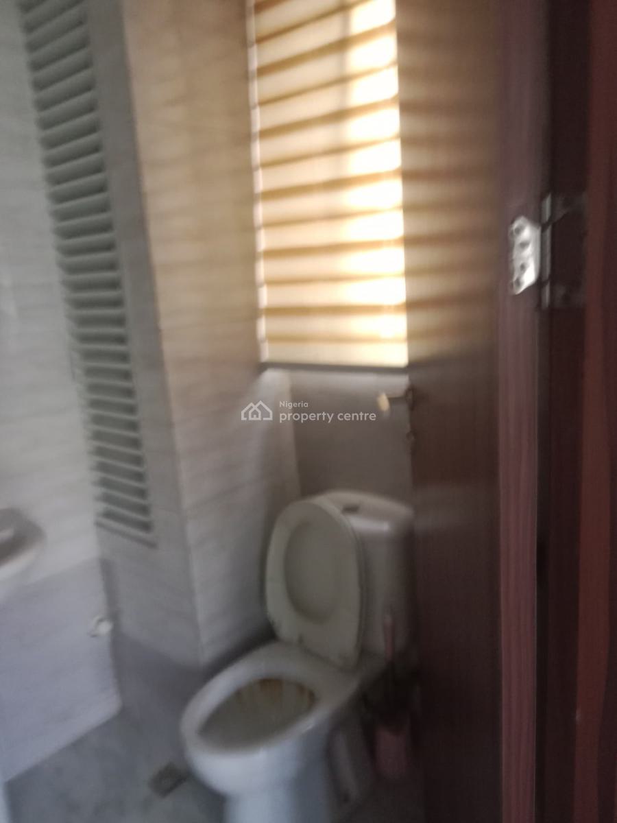 Service 3 Bedroom Flat ( Upstair ), Lekki Right, Lekki, Lagos, Flat / Apartment for Rent