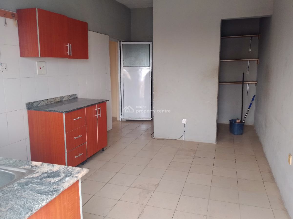 a Room in 3 Bedroom Flat (shared Apartment), Anamco Bustop, Sangotedo Ajah, Sangotedo, Ajah, Lagos, Self Contain (single Rooms) for Rent