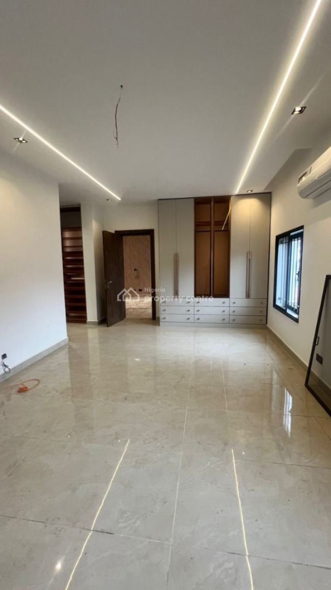 Well Finished 4 Bedroom Semi-detached Duplex with Bq, Guzape District, Abuja, Semi-detached Duplex for Sale