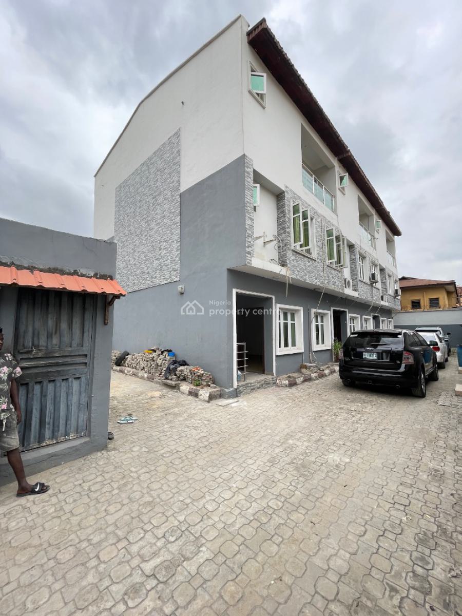 4 Bedroom Terrace Duplex with Bq, Off Ogunlana Drive, Surulere, Lagos, Terraced Duplex for Sale