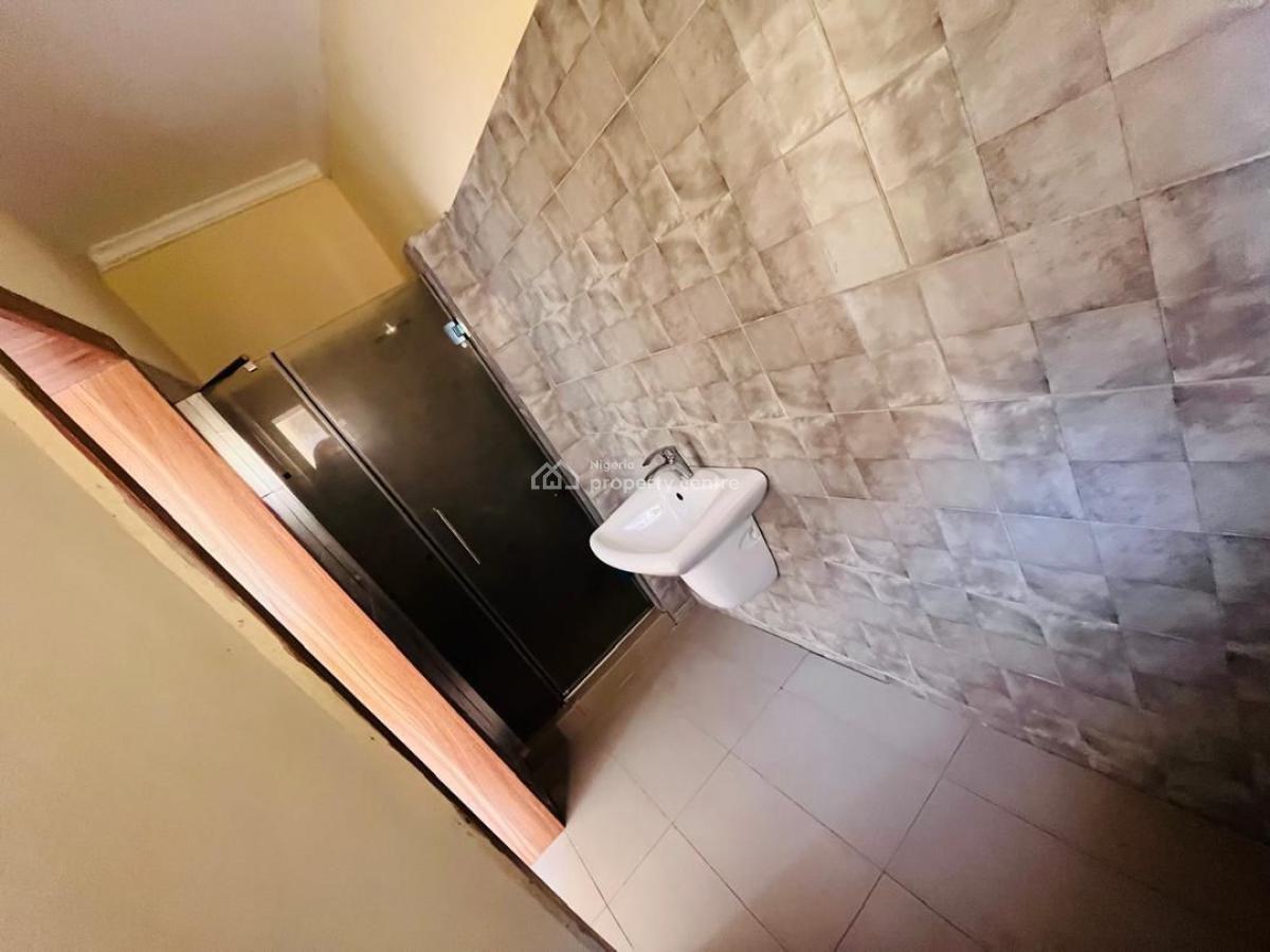 Spacious Single Room in an Estate, Lekki, Lagos, Flat / Apartment for Rent