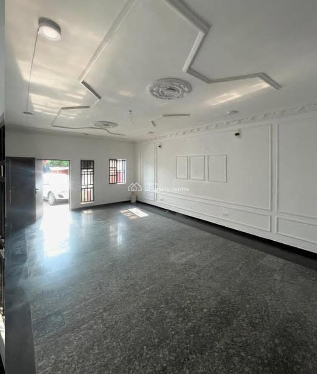 Specious 3bedroom Flat, Lekki Phase 1, Lekki, Lagos, Commercial Property for Rent