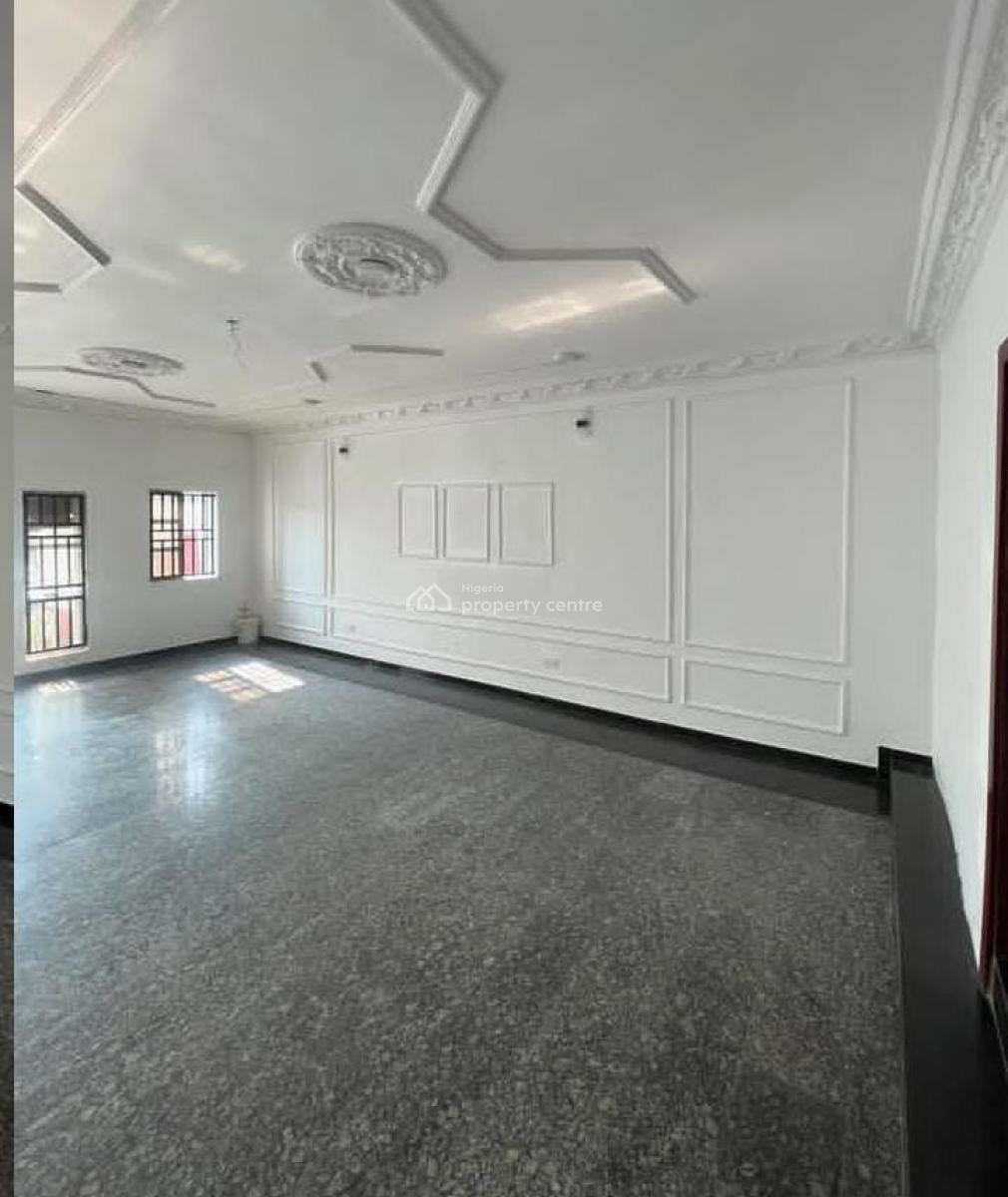 Specious 3bedroom Flat, Lekki Phase 1, Lekki, Lagos, Commercial Property for Rent