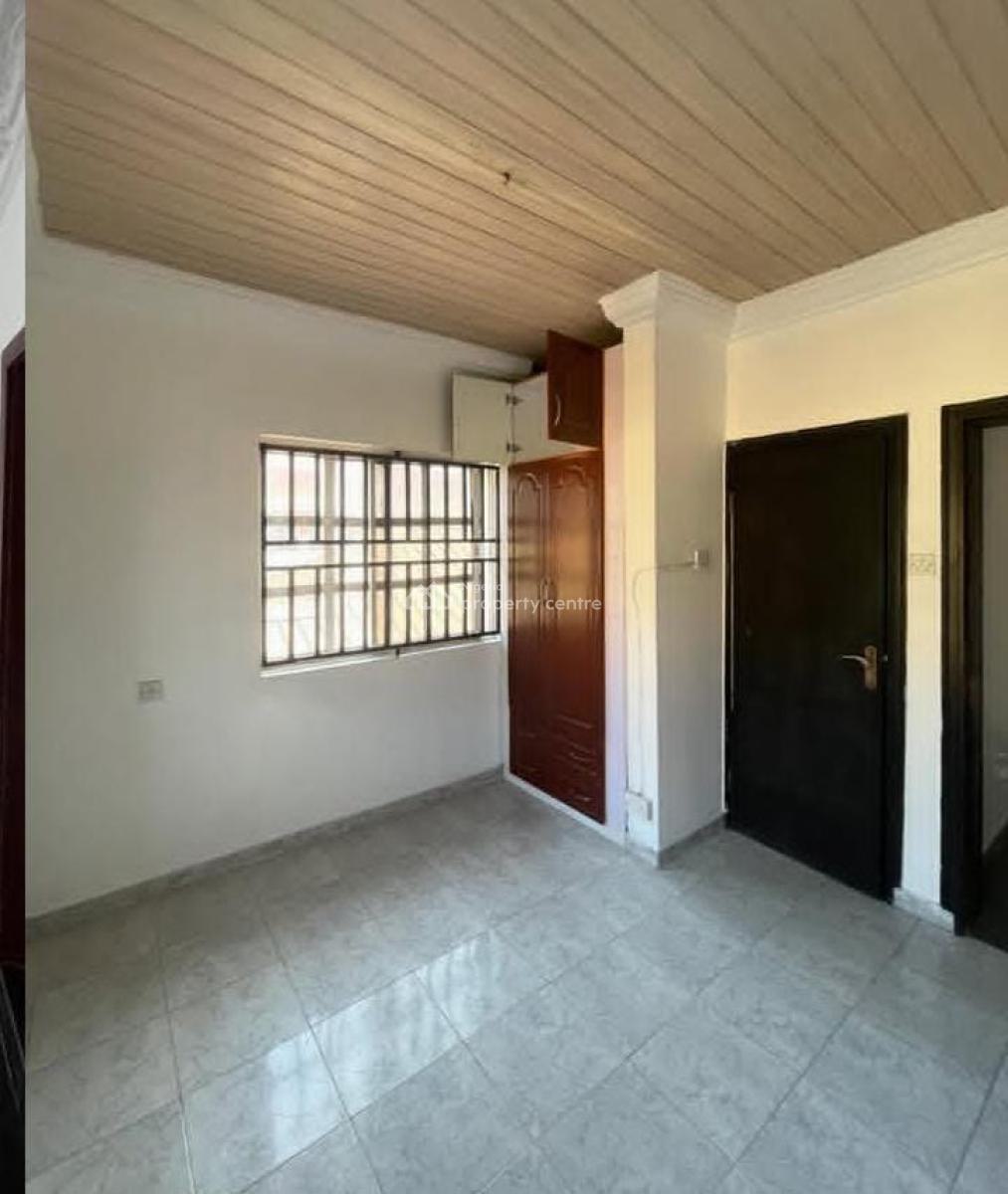 Specious 3bedroom Flat, Lekki Phase 1, Lekki, Lagos, Commercial Property for Rent