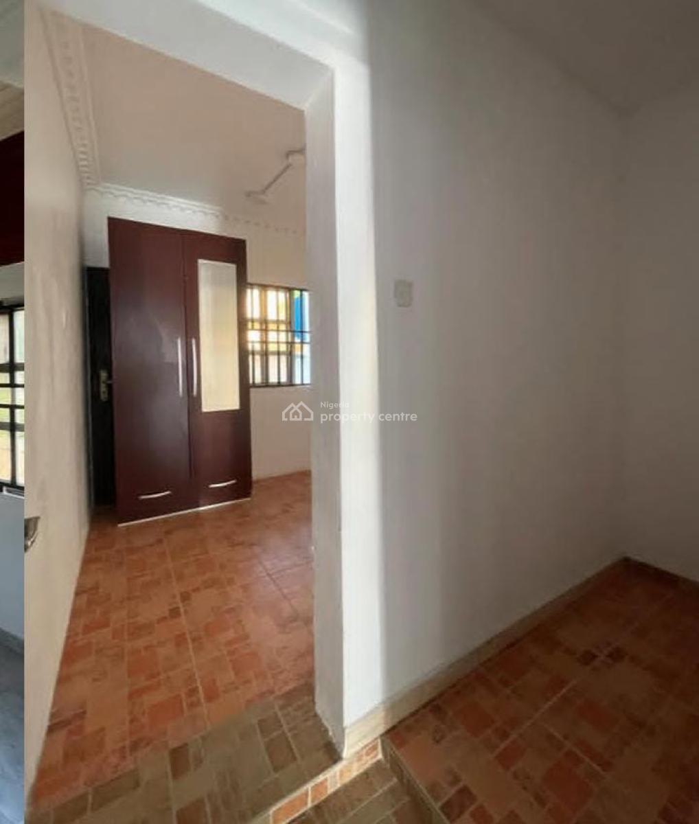 Specious 3bedroom Flat, Lekki Phase 1, Lekki, Lagos, Commercial Property for Rent