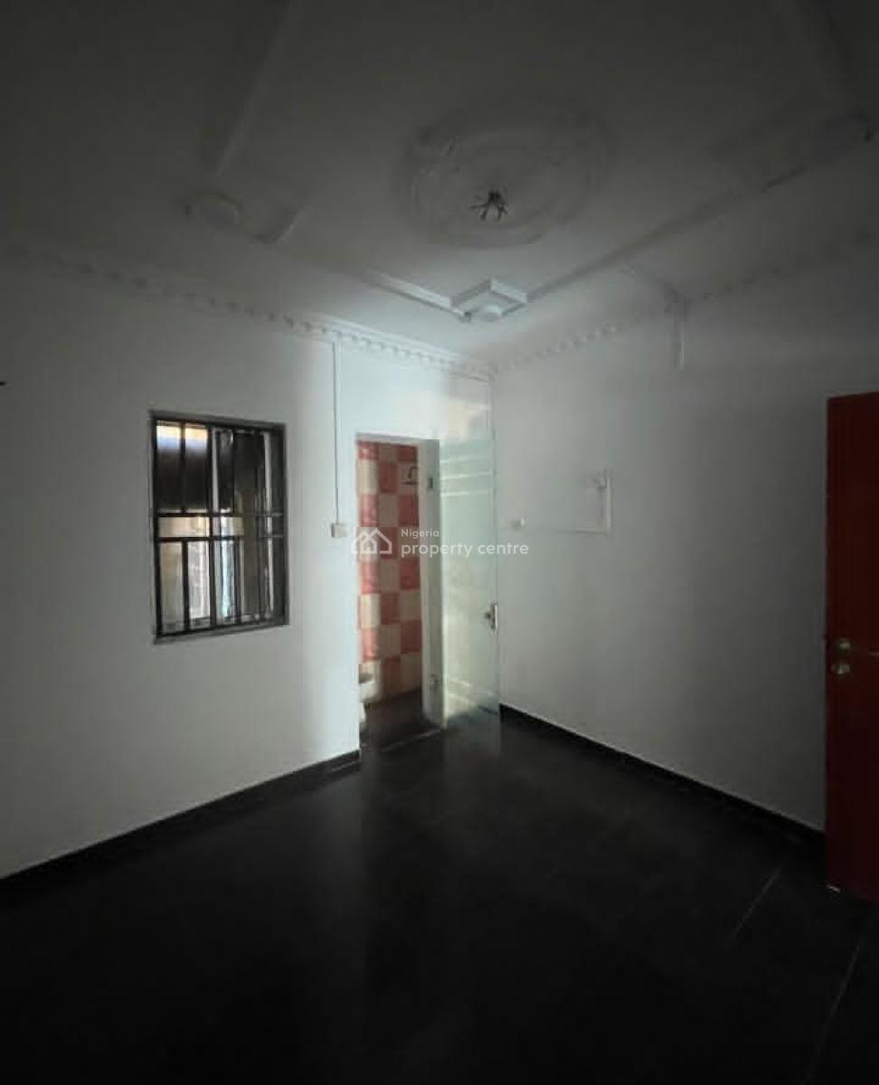 Specious 3bedroom Flat, Lekki Phase 1, Lekki, Lagos, Commercial Property for Rent
