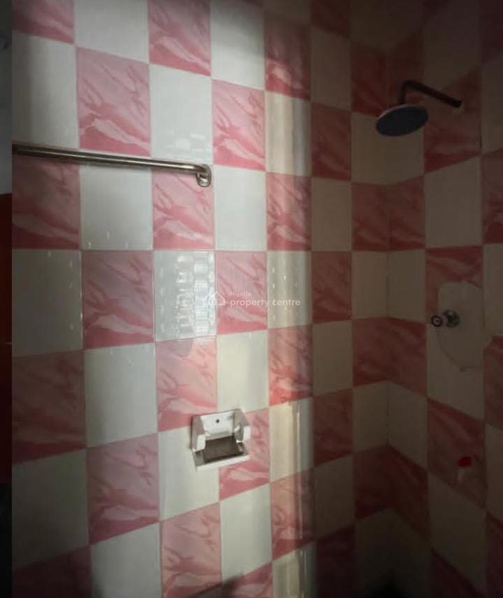 Specious 3bedroom Flat, Lekki Phase 1, Lekki, Lagos, Commercial Property for Rent