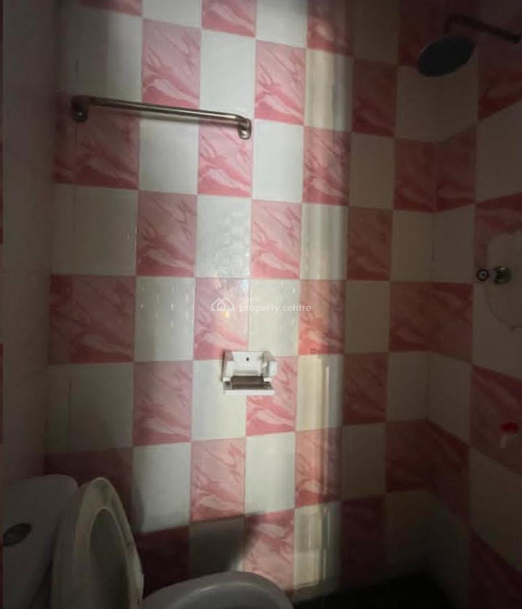 Specious 3bedroom Flat, Lekki Phase 1, Lekki, Lagos, Commercial Property for Rent