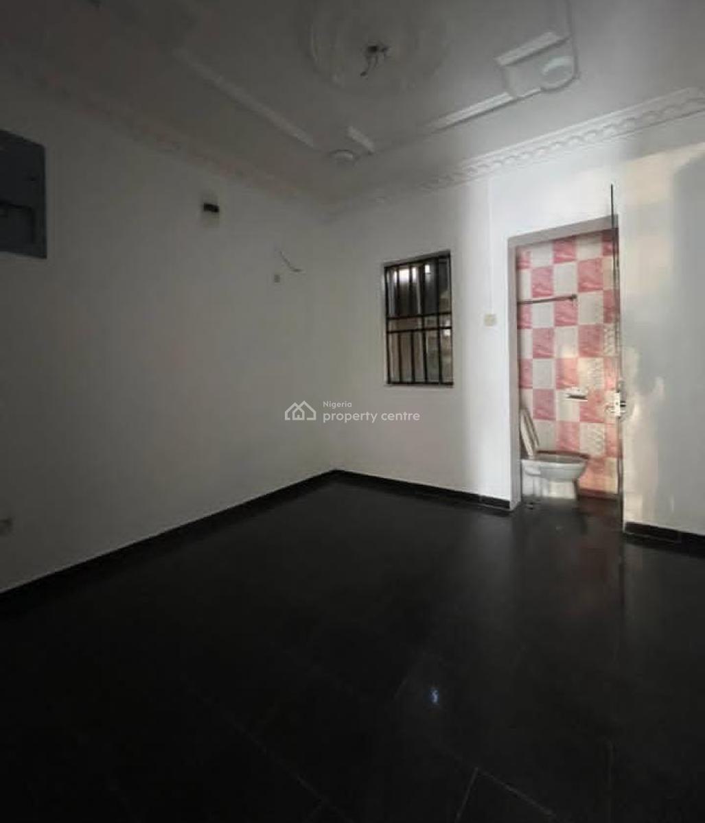 Specious 3bedroom Flat, Lekki Phase 1, Lekki, Lagos, Commercial Property for Rent