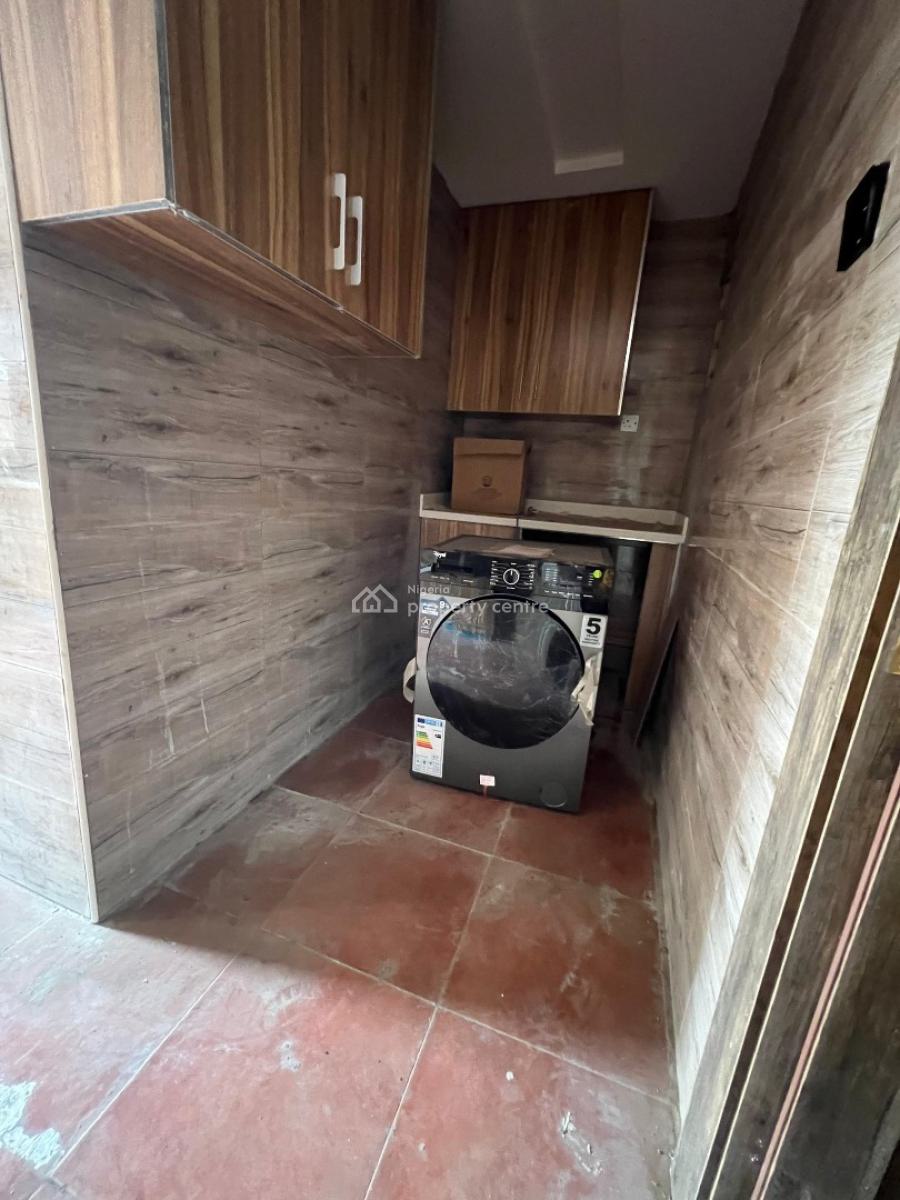 Unfurnished 3 Bedroom Flat, Lekki Phase 1, Lekki, Lagos, Flat / Apartment for Rent