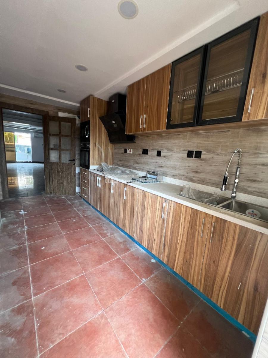 Unfurnished 3 Bedroom Flat, Lekki Phase 1, Lekki, Lagos, Flat / Apartment for Rent