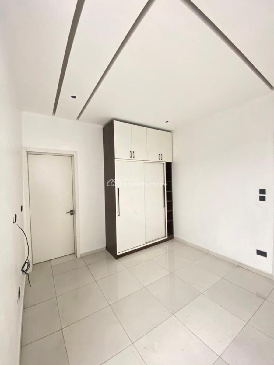 Luxury 2 Bedroom Apartment with Swimming Pool and Gym, Lekki Phase 1, Lekki, Lagos, Block of Flats for Sale