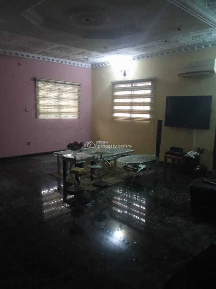 5 Bedroom Detached House + a Room Bq  Location: Gateway Zone , Magodo, Gra Phase 1, Magodo, Lagos, Detached Duplex for Rent