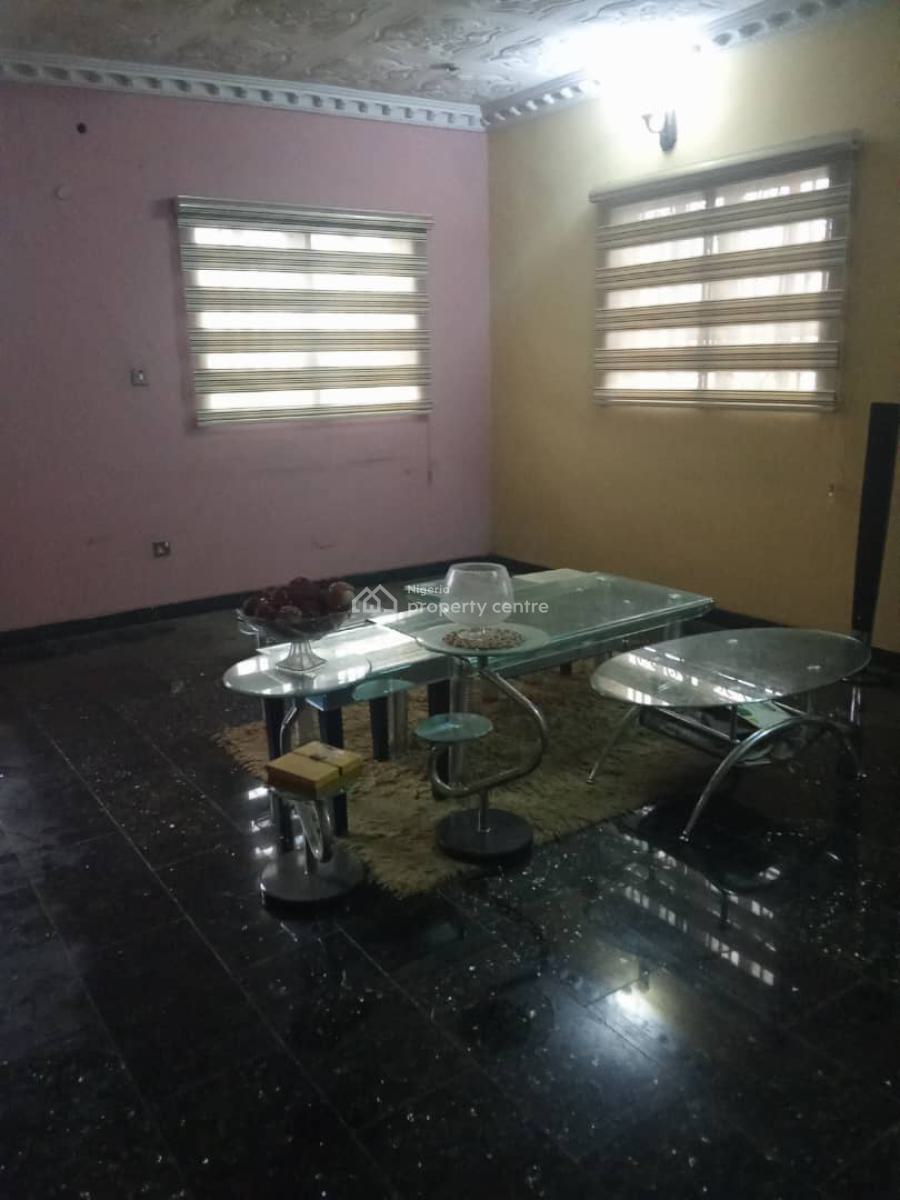 5 Bedroom Detached House + a Room Bq  Location: Gateway Zone , Magodo, Gra Phase 1, Magodo, Lagos, Detached Duplex for Rent