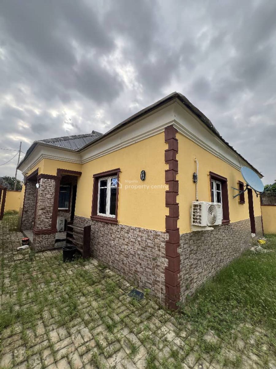 Well Maintained 3bedrooms House at Celica Ibadan, Celica, Alakia, Ibadan, Oyo, Detached Bungalow for Sale