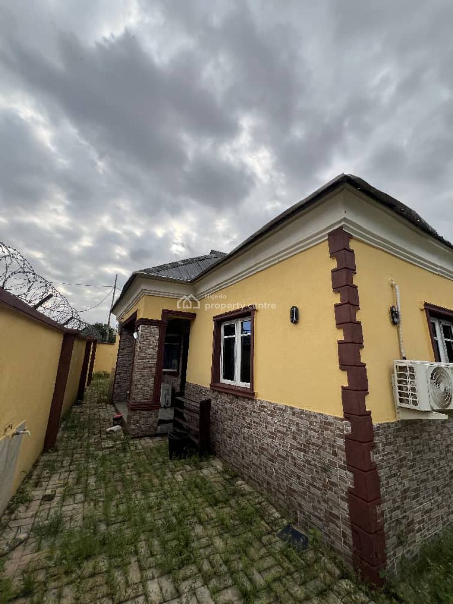 Well Maintained 3bedrooms House at Celica Ibadan, Celica, Alakia, Ibadan, Oyo, Detached Bungalow for Sale