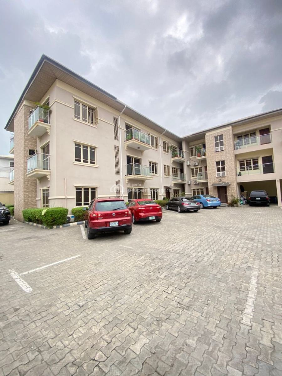 3 Bedroom Apartment in a Well Secured Estate, Lekki Phase 1, Lekki, Lagos, Terraced Duplex for Rent