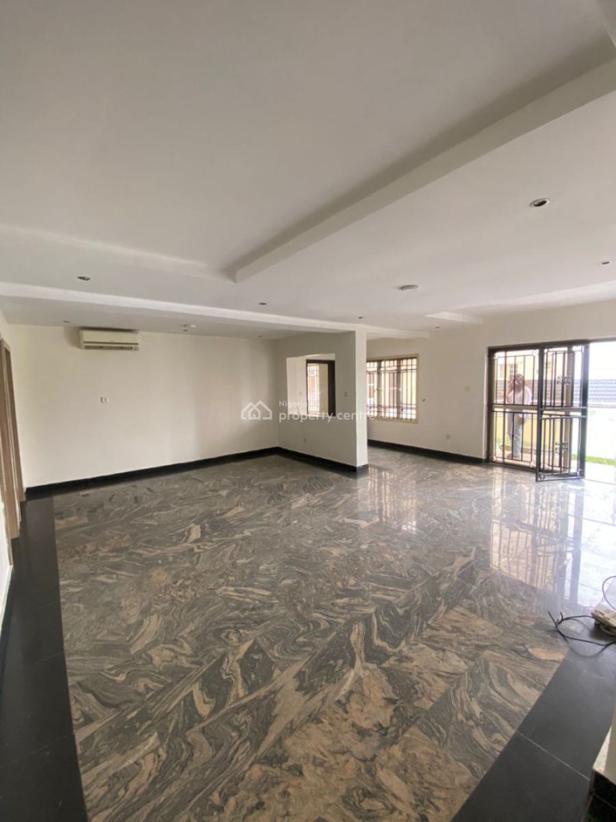 3 Bedroom Apartment in a Well Secured Estate, Lekki Phase 1, Lekki, Lagos, Terraced Duplex for Rent