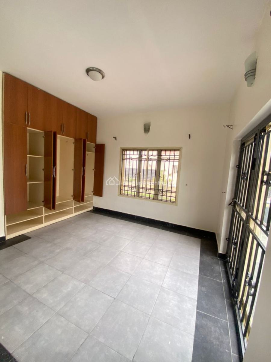 3 Bedroom Apartment in a Well Secured Estate, Lekki Phase 1, Lekki, Lagos, Terraced Duplex for Rent