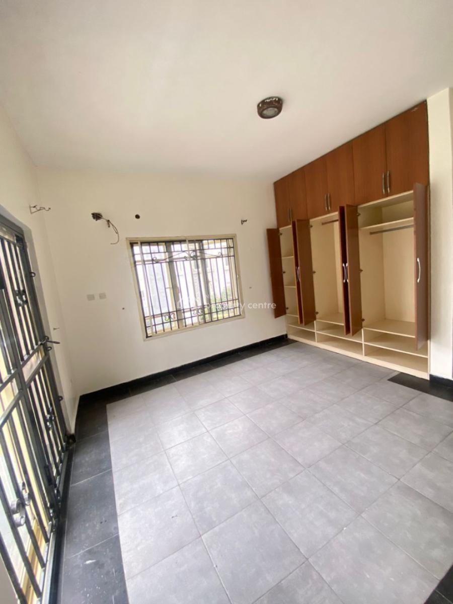 3 Bedroom Apartment in a Well Secured Estate, Lekki Phase 1, Lekki, Lagos, Terraced Duplex for Rent