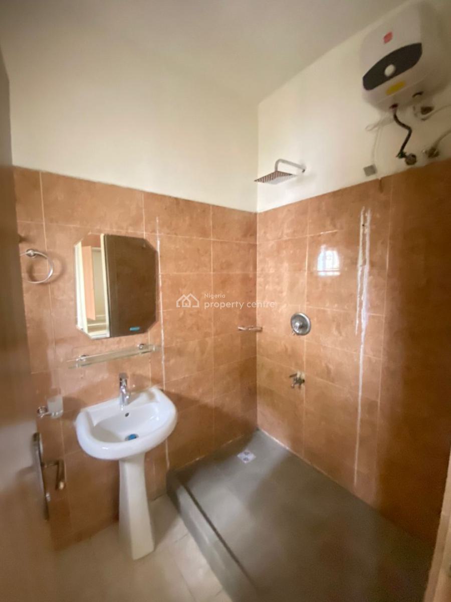 3 Bedroom Apartment in a Well Secured Estate, Lekki Phase 1, Lekki, Lagos, Terraced Duplex for Rent