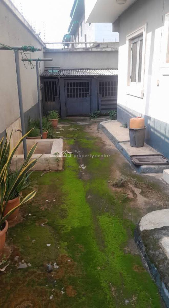 Well Structured 5 Bedroom Detached Duplex with a Bq, Gown Estate, Egbeda, Alimosho, Lagos, Detached Duplex for Sale