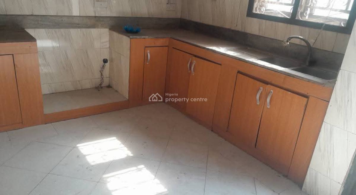 Well Structured 5 Bedroom Detached Duplex with a Bq, Gown Estate, Egbeda, Alimosho, Lagos, Detached Duplex for Sale