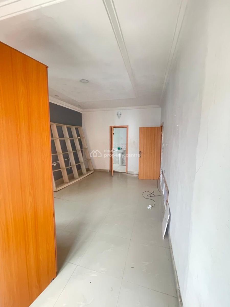 Standard 3 Bedroom Apartment in a Good Neighborhood, Ikota, Lekki, Lagos, Flat / Apartment for Rent