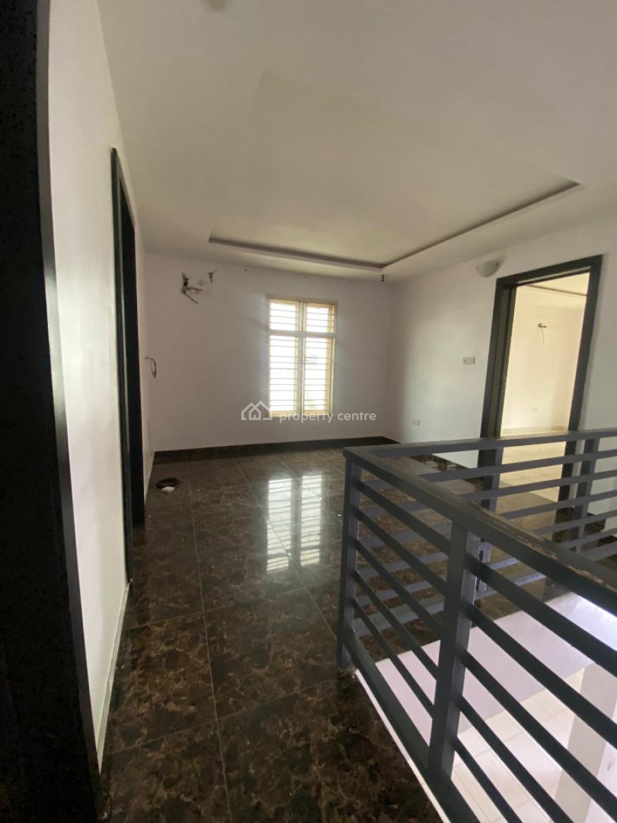 Luxury 4 Bedroom Maisonette Apartment with a Room Bq, Lekki Phase 1, Lekki, Lagos, Flat / Apartment for Rent