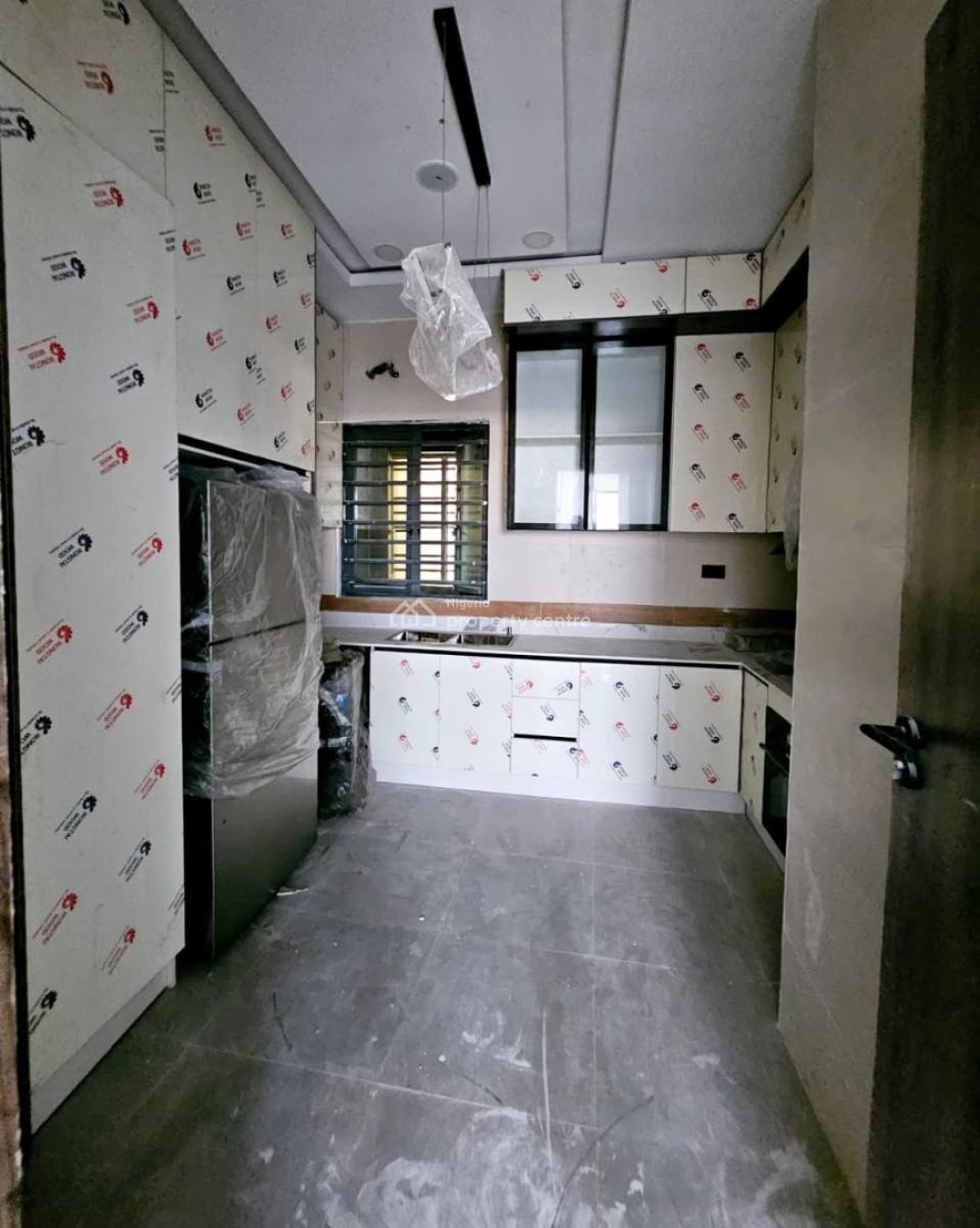 Newly Built 2 Bedrooms Apartment, Lekki Phase 1, Lekki, Lagos, Flat / Apartment for Sale