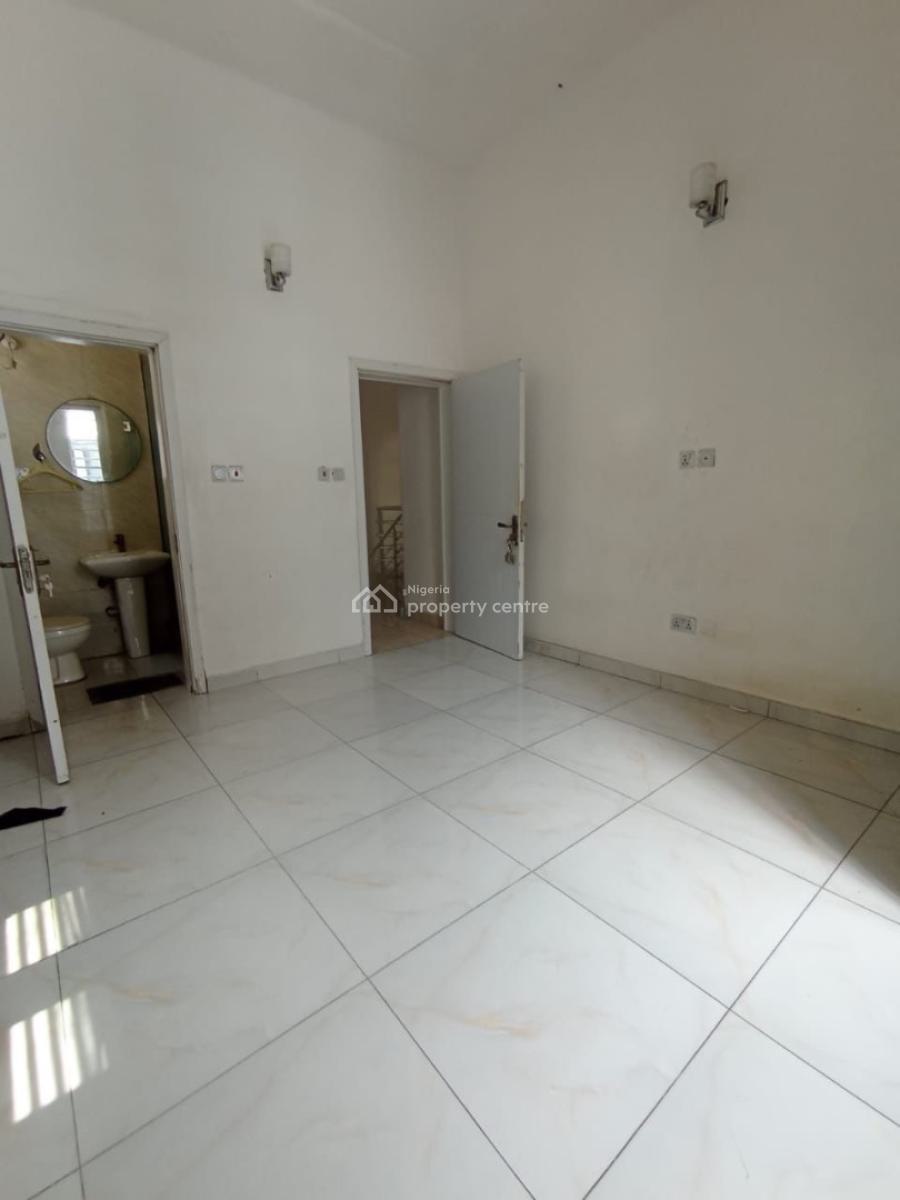 Spacious Room Upstairs, Chevron Alternative, Lekki, Lagos, Flat / Apartment for Rent