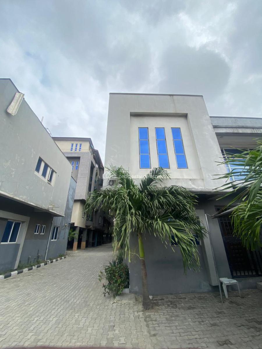 Spacious Serviced 3 Bedroom Apartment in Jakande, Jakande Lekki, Jakande, Lekki, Lagos, Flat / Apartment for Rent